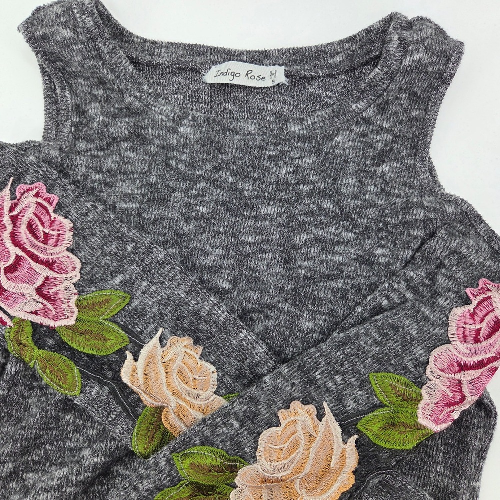 Indigo Rose Cold Shoulder Sweater Floral Embroidered Grey Knit Top Women's Small